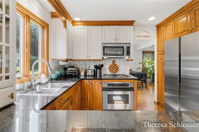 7976 Pine Edge Court, Alto, MI 49302