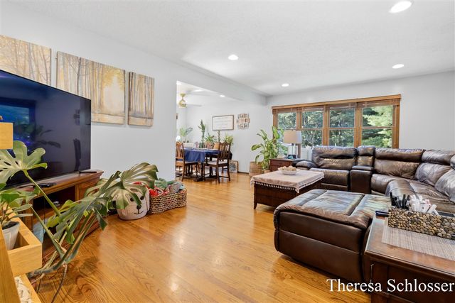 7976 Pine Edge Court, Alto, MI 49302