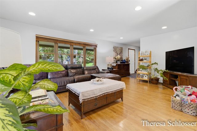 7976 Pine Edge Court, Alto, MI 49302