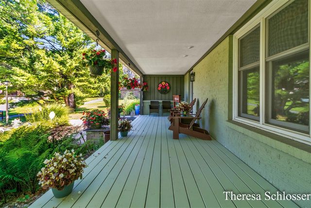 7976 Pine Edge Court, Alto, MI 49302