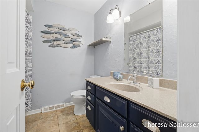 7976 Pine Edge Court, Alto, MI 49302