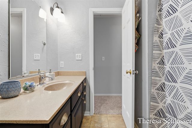 7976 Pine Edge Court, Alto, MI 49302
