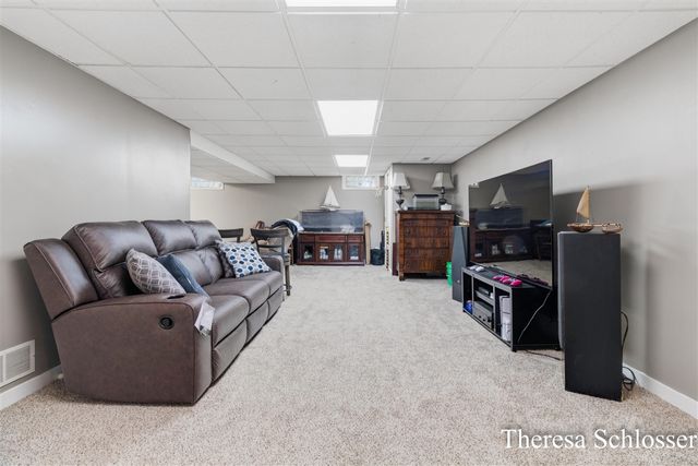 7976 Pine Edge Court, Alto, MI 49302