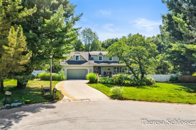 7976 Pine Edge Court, Alto, MI 49302
