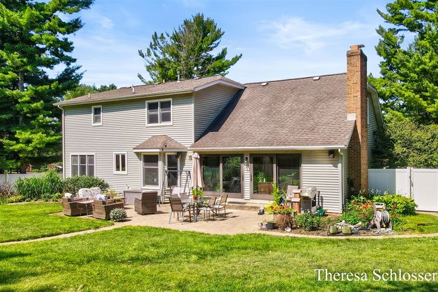 7976 Pine Edge Court, Alto, MI 49302