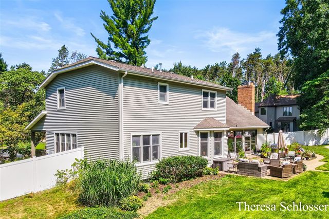 7976 Pine Edge Court, Alto, MI 49302