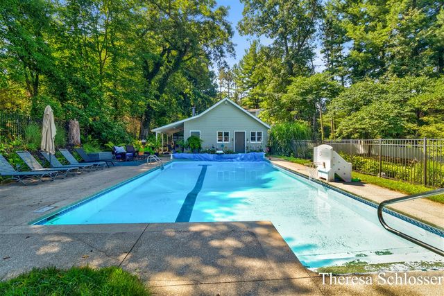 7976 Pine Edge Court, Alto, MI 49302