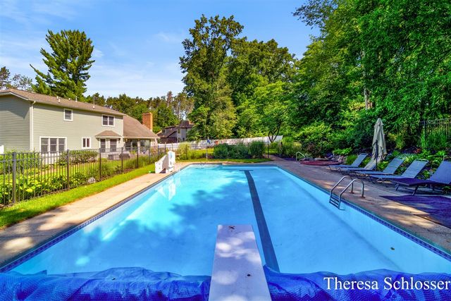 7976 Pine Edge Court, Alto, MI 49302