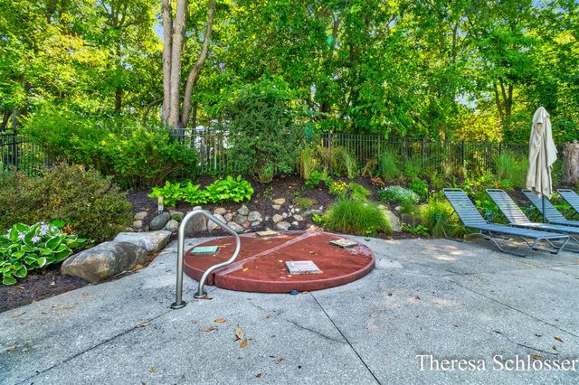 7976 Pine Edge Court, Alto, MI 49302