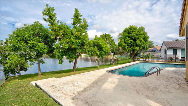 6255 Hawkes Bluff Ave, Davie, FL 33331