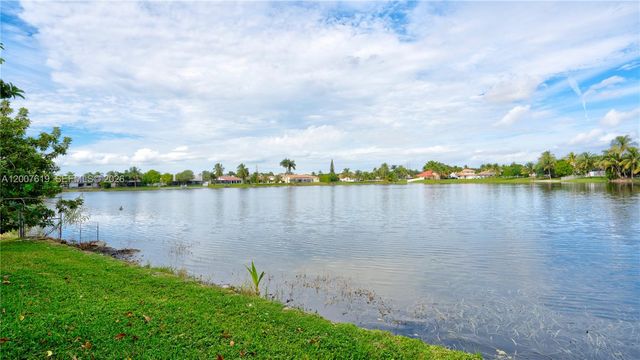 6255 Hawkes Bluff Ave, Davie, FL 33331