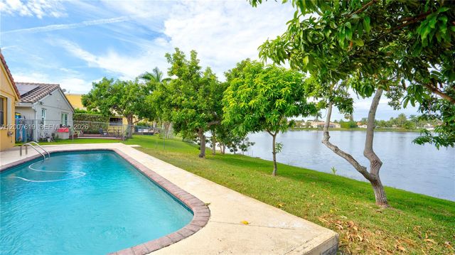 6255 Hawkes Bluff Ave, Davie, FL 33331
