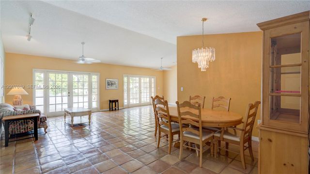 6255 Hawkes Bluff Ave, Davie, FL 33331