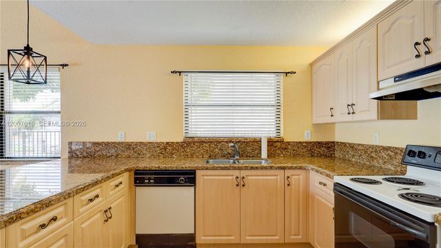 6255 Hawkes Bluff Ave, Davie, FL 33331