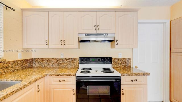 6255 Hawkes Bluff Ave, Davie, FL 33331