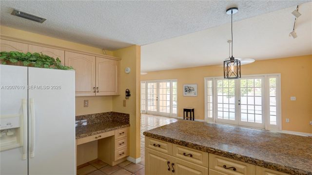 6255 Hawkes Bluff Ave, Davie, FL 33331