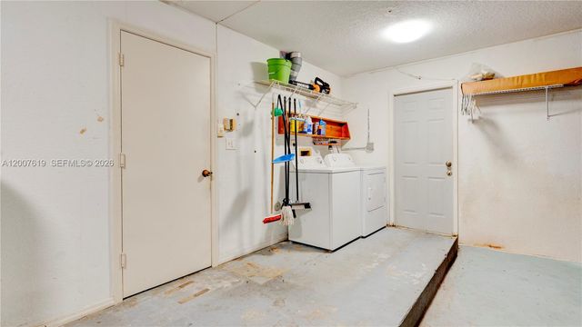 6255 Hawkes Bluff Ave, Davie, FL 33331