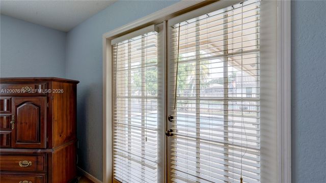 6255 Hawkes Bluff Ave, Davie, FL 33331