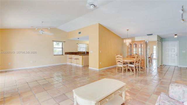 6255 Hawkes Bluff Ave, Davie, FL 33331