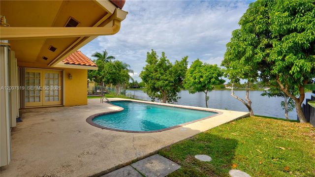 6255 Hawkes Bluff Ave, Davie, FL 33331