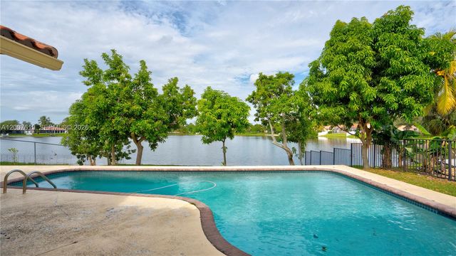 6255 Hawkes Bluff Ave, Davie, FL 33331