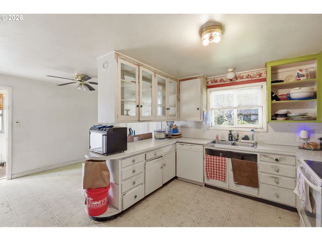 1012 7TH St, Springfield, OR 97477