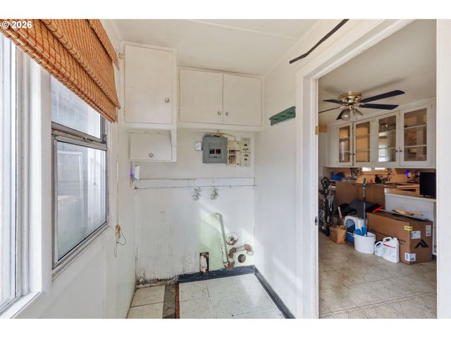 1012 7TH St, Springfield, OR 97477