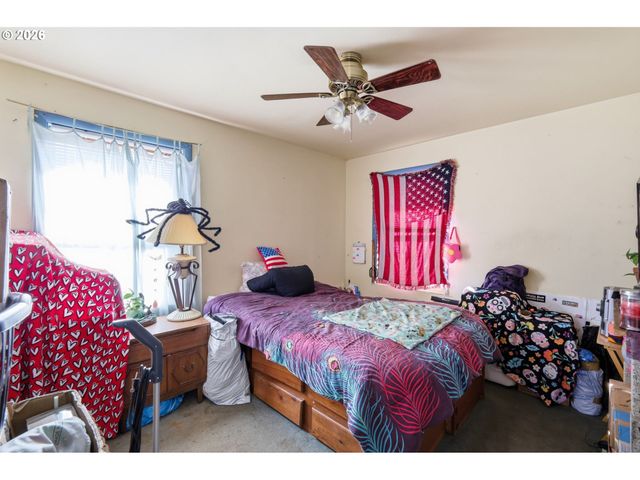 1012 7TH St, Springfield, OR 97477