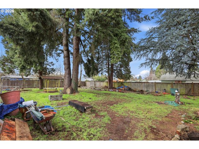 1012 7TH St, Springfield, OR 97477