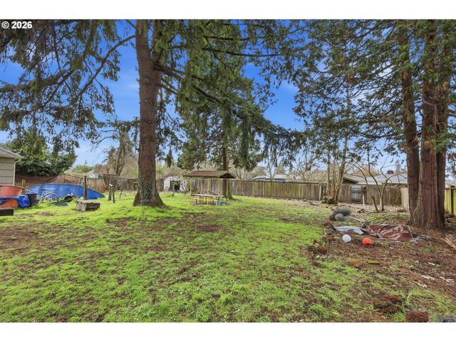 1012 7TH St, Springfield, OR 97477