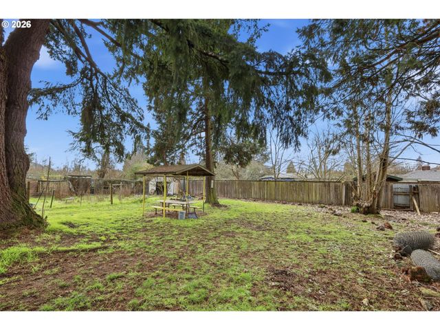 1012 7TH St, Springfield, OR 97477