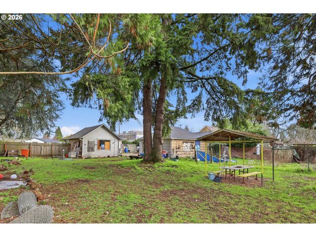 1012 7TH St, Springfield, OR 97477