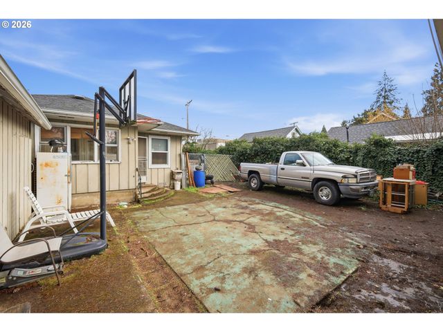 1012 7TH St, Springfield, OR 97477