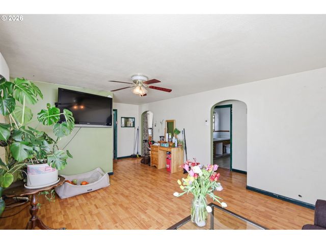 1012 7TH St, Springfield, OR 97477