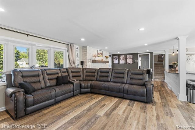 1442 N Packard Avenue, Burton, MI 48509