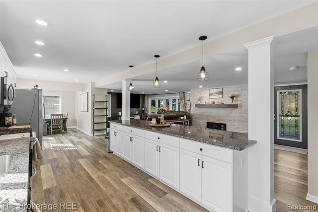 1442 N Packard Avenue, Burton, MI 48509
