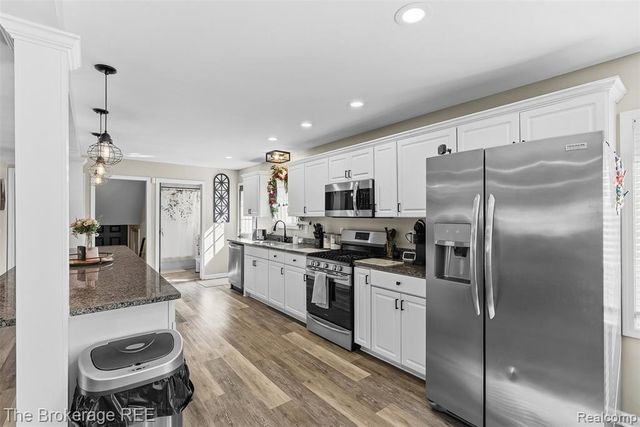 1442 N Packard Avenue, Burton, MI 48509