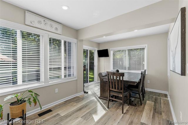 1442 N Packard Avenue, Burton, MI 48509