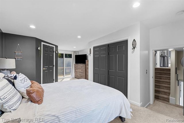 1442 N Packard Avenue, Burton, MI 48509