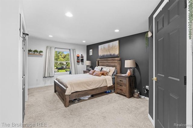 1442 N Packard Avenue, Burton, MI 48509