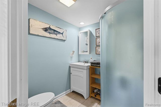 1442 N Packard Avenue, Burton, MI 48509