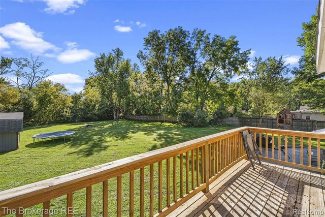 1442 N Packard Avenue, Burton, MI 48509