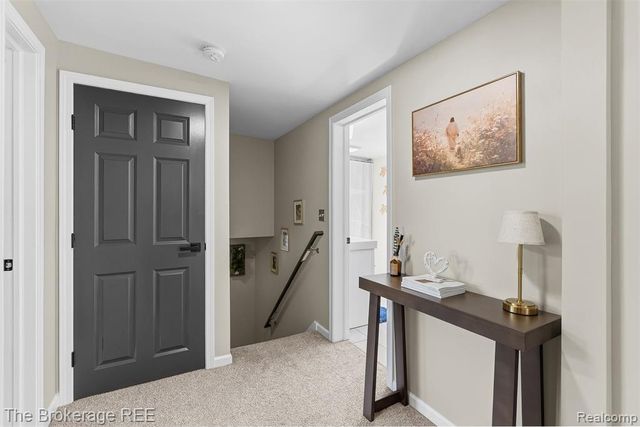 1442 N Packard Avenue, Burton, MI 48509