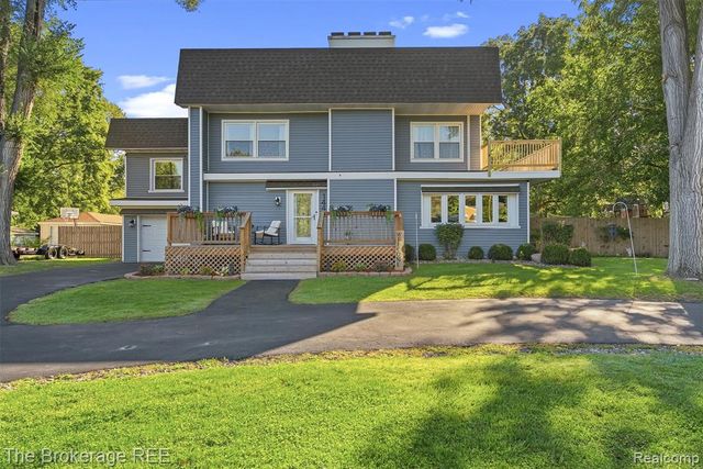 1442 N Packard Avenue, Burton, MI 48509