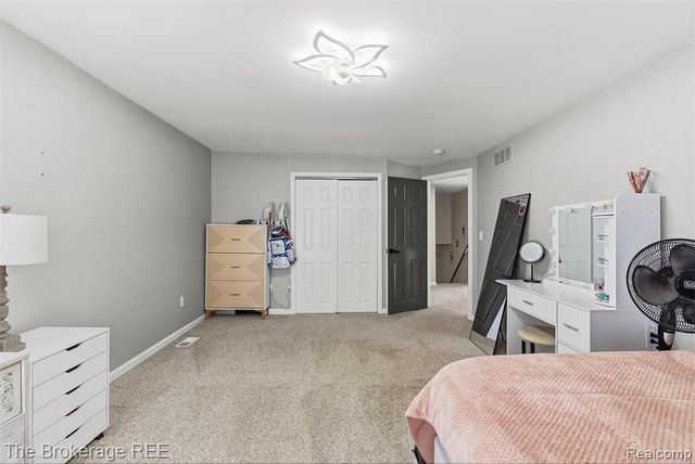 1442 N Packard Avenue, Burton, MI 48509