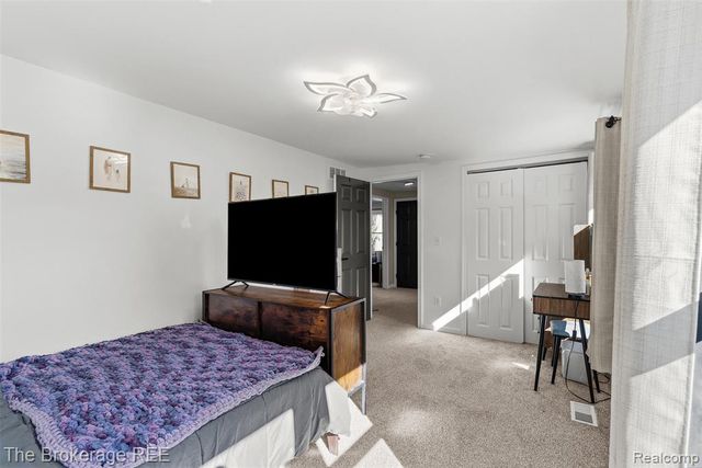 1442 N Packard Avenue, Burton, MI 48509