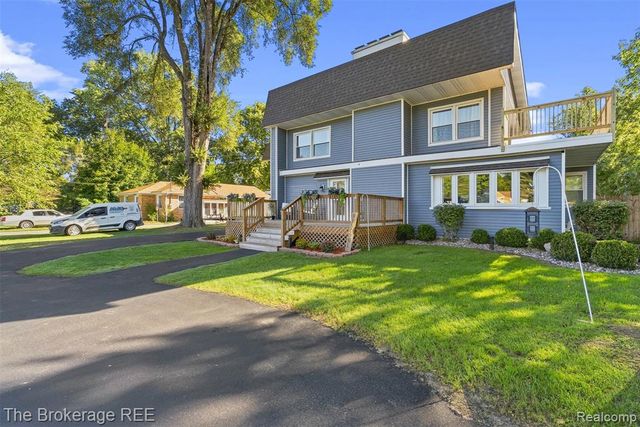 1442 N Packard Avenue, Burton, MI 48509