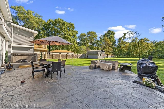 1442 N Packard Avenue, Burton, MI 48509