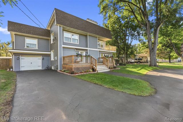 1442 N Packard Avenue, Burton, MI 48509