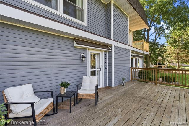 1442 N Packard Avenue, Burton, MI 48509